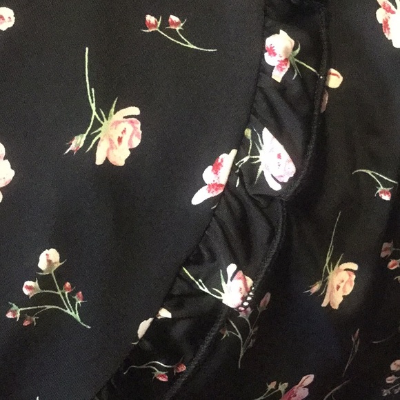 BLACK FLORAL SHORT SLEEVE TUNIC DRESS - Picture 7 of 8